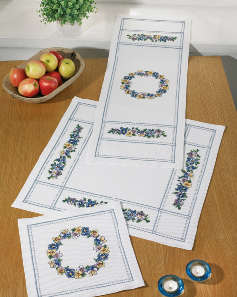 Broderisett Fioler 34 x 94 cm