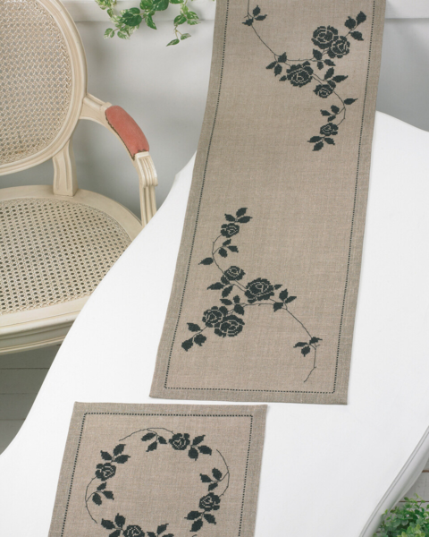 Broderisett Sorte roser 36 x 110 cm