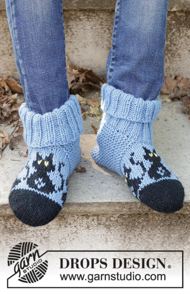 47-28 Bewitched Cat Socks by DROPS Design