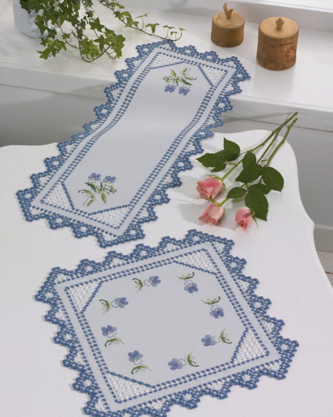 Broderisett Hardanger blå fiol 28 x 68 cm