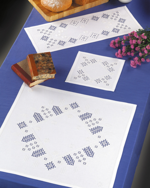 Broderisett Hvit på hvit 27 x 70 cm