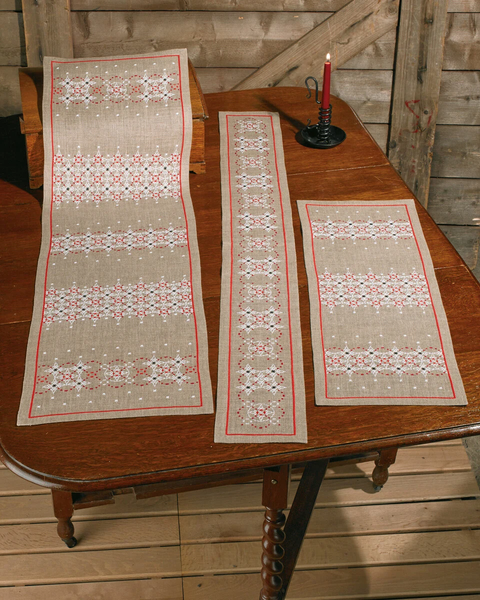 Border på lin 36x123cm - Unikt broderisett - Kjøp her