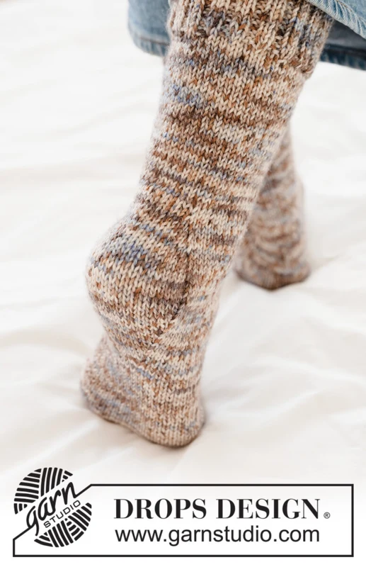 265-21 Moonlight Mover Socks by DROPS Design