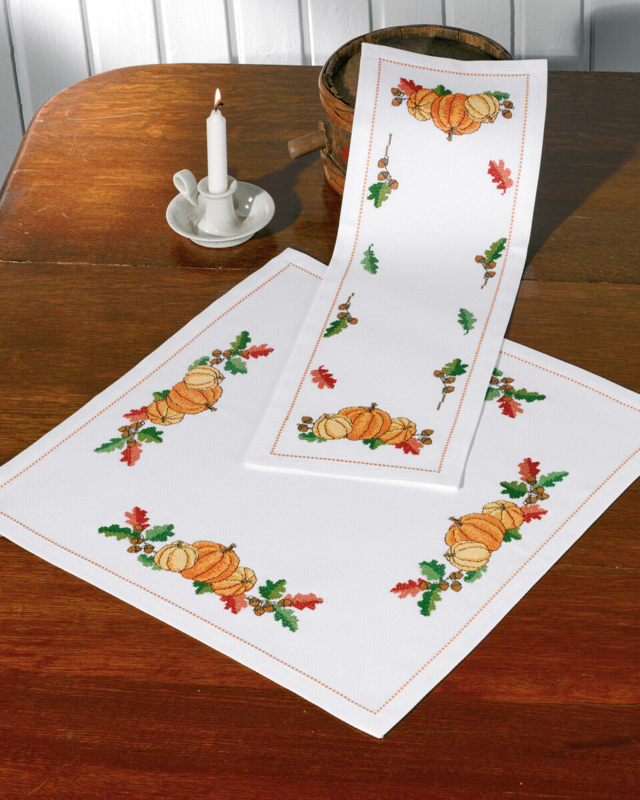 Broderisett Gresskar og eikenøtter 56 x 56 cm