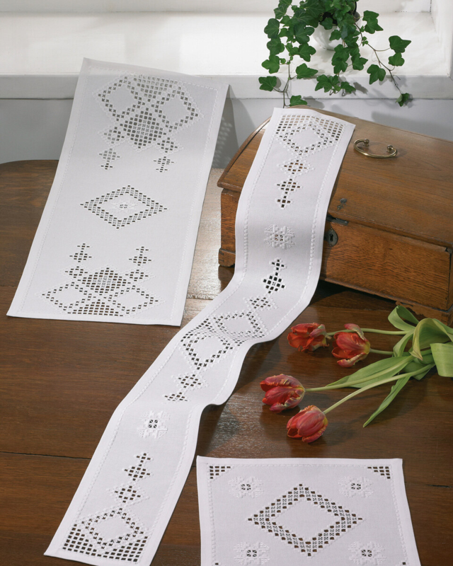 Broderisett Hardanger hvit 29 x 81 cm
