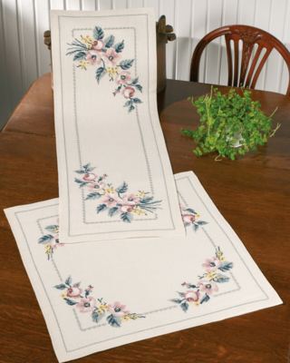 Broderisett Roser på lin 36 x 104 cm